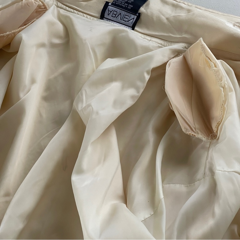 Elegant Cream Silk Spring Women's Jacket in Large - Picture 8 of 8